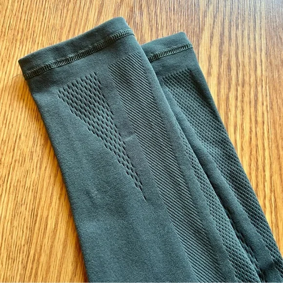 Athleta Mudra 7/8 Tight - Picture 9 of 12